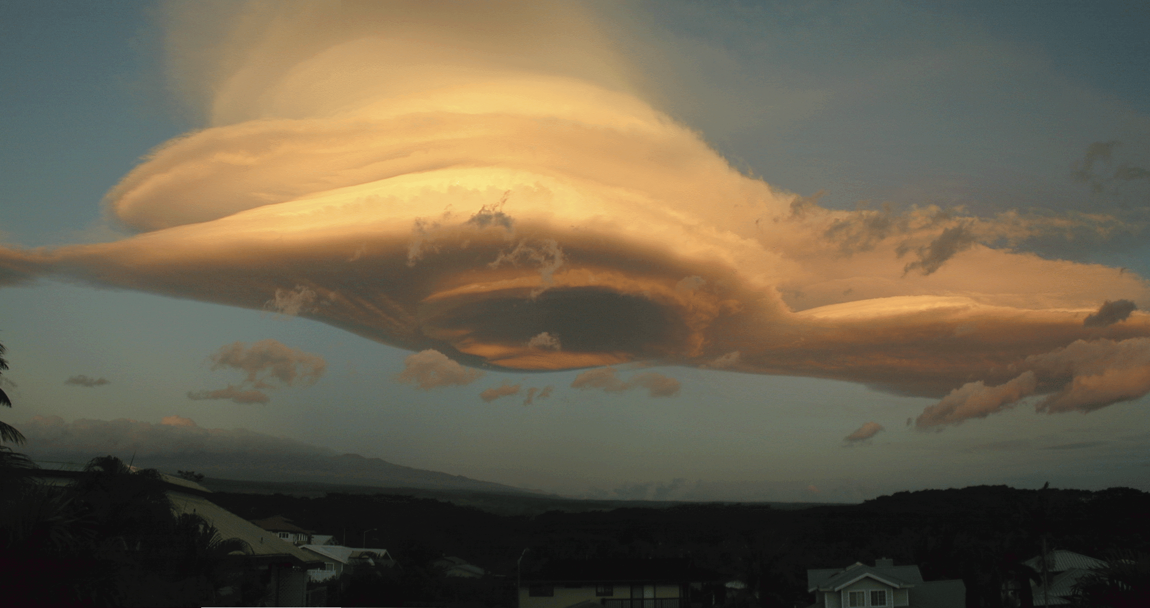 image of lenticular clouds